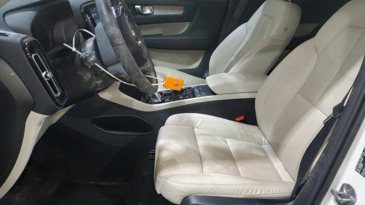 Volvo XC40  2023