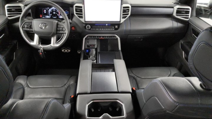 Toyota TUNDRA  2025