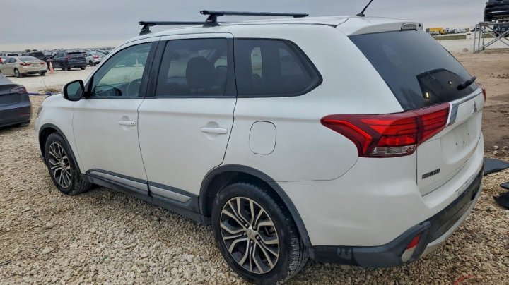 Mitsubishi Outlander  2016