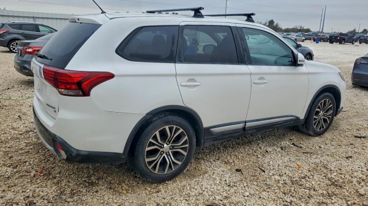 Mitsubishi Outlander  2016