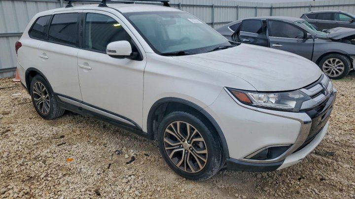 Mitsubishi Outlander  2016