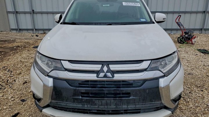 Mitsubishi Outlander  2016