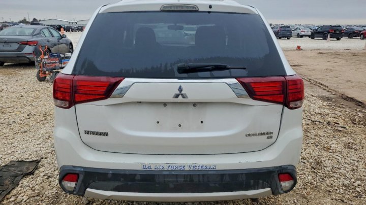 Mitsubishi Outlander  2016
