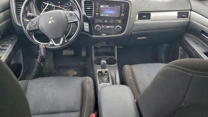 Mitsubishi Outlander  2016