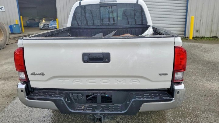 Toyota TACOMA  2021