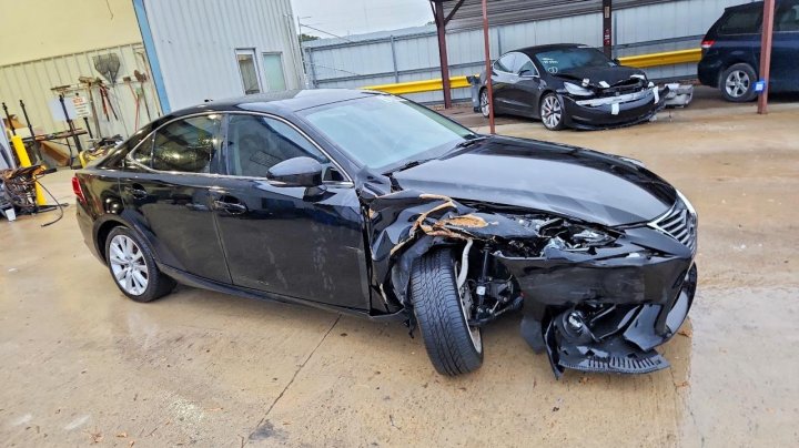 Lexus IS  2015
