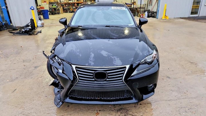 Lexus IS  2015