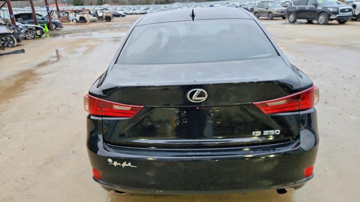 Lexus IS  2015
