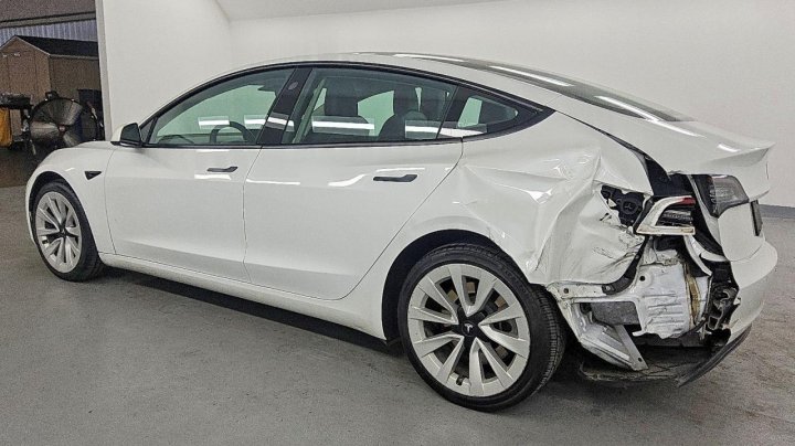 Tesla Model 3  2022