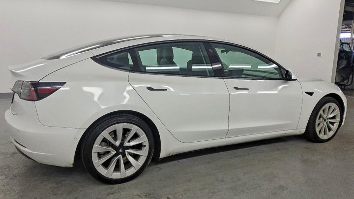 Tesla Model 3  2022