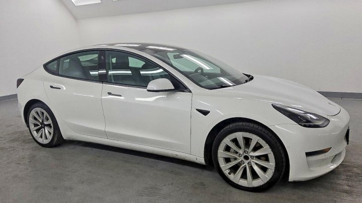 Tesla Model 3  2022