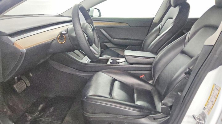 Tesla Model 3  2022