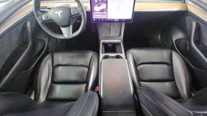 Tesla Model 3  2022