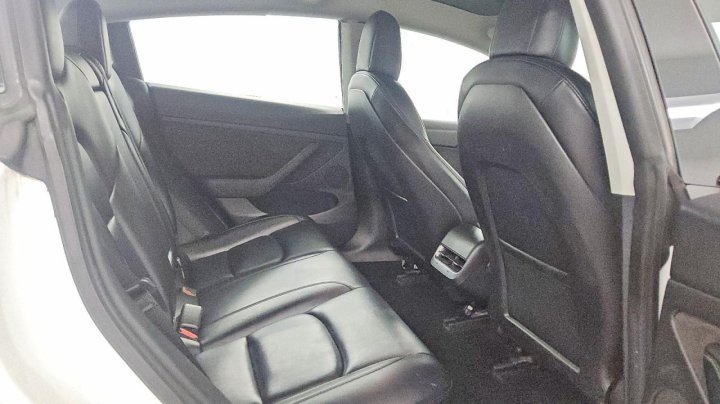 Tesla Model 3  2022