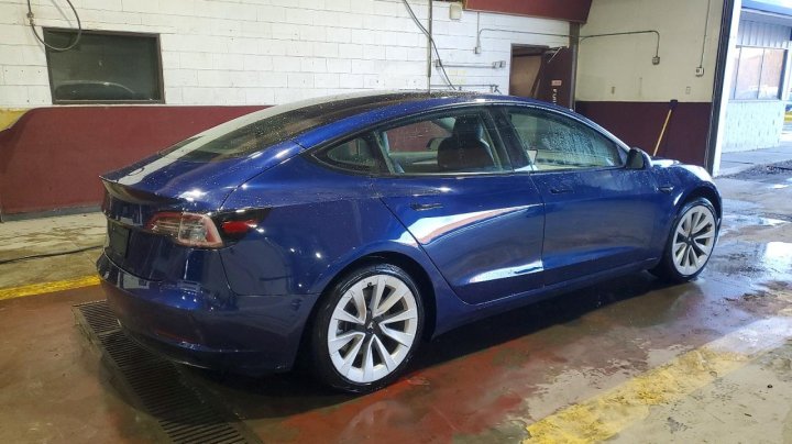 Tesla Model 3  2022