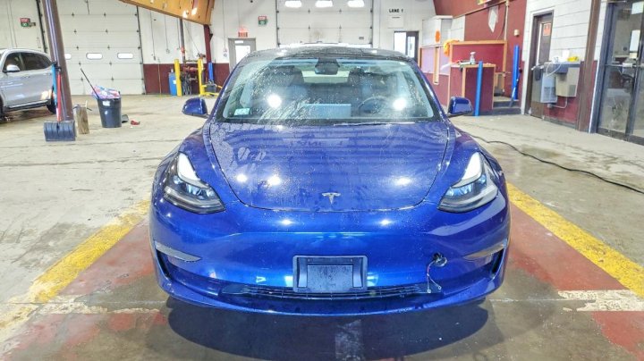 Tesla Model 3  2022