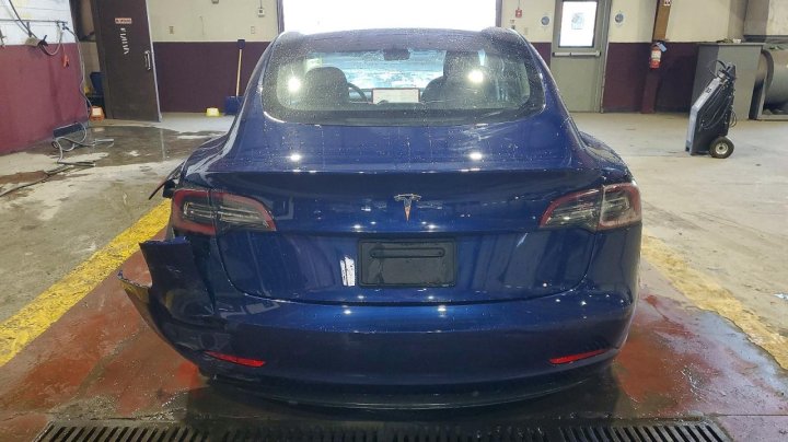 Tesla Model 3  2022