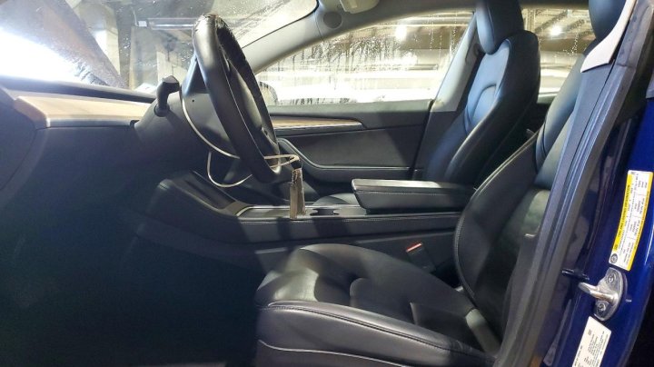 Tesla Model 3  2022