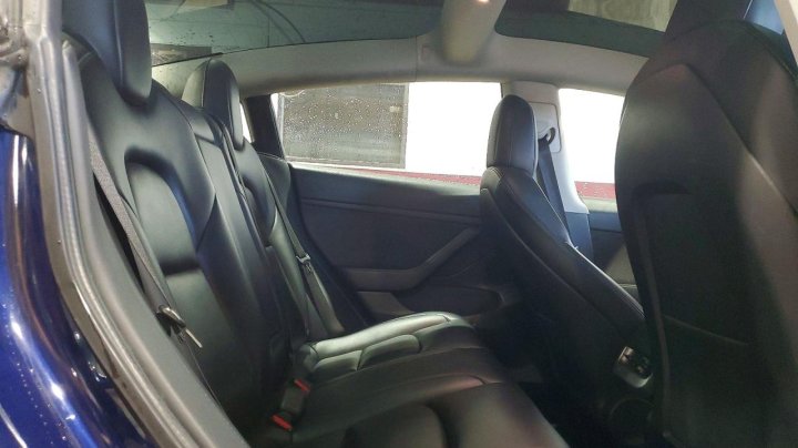 Tesla Model 3  2022