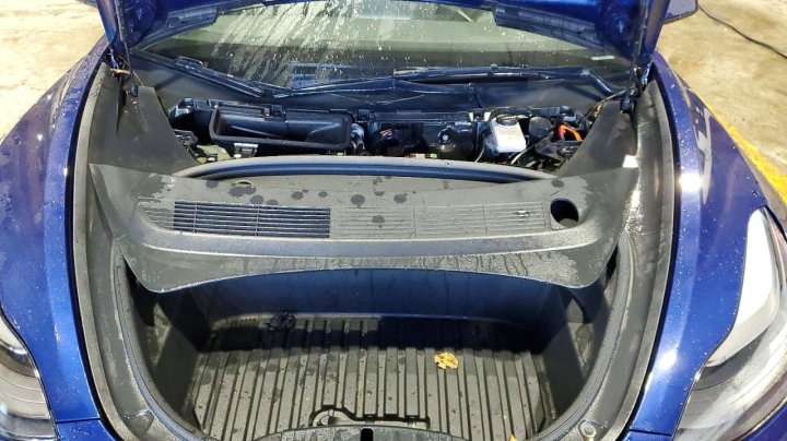 Tesla Model 3  2022