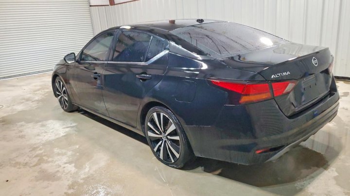 Nissan Altima  2022