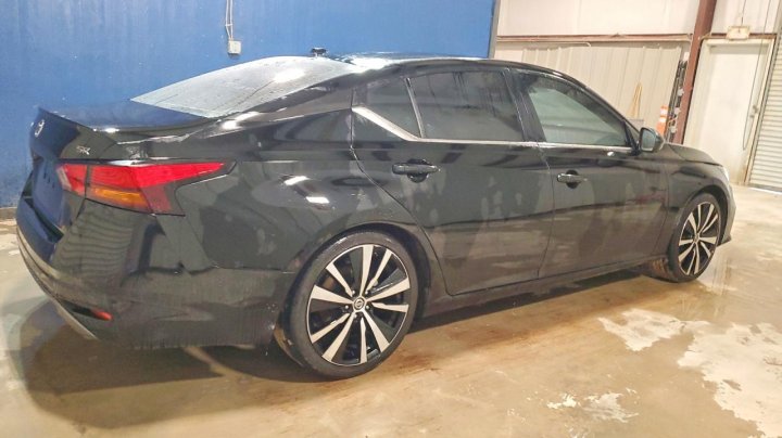 Nissan Altima  2022