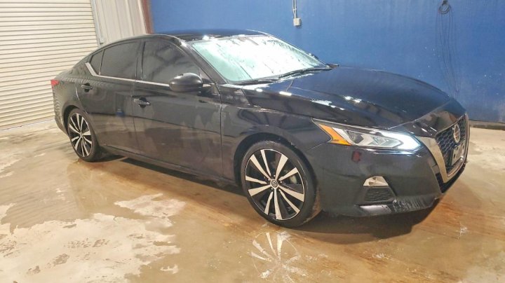 Nissan Altima  2022