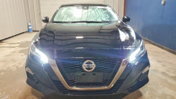 Nissan Altima  2022