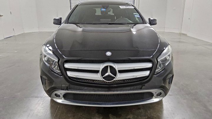 Mercedes-Benz GLA  2016
