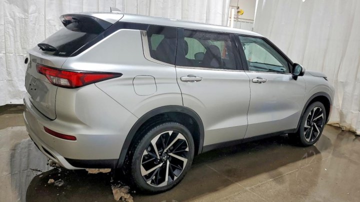 Mitsubishi Outlander  2024