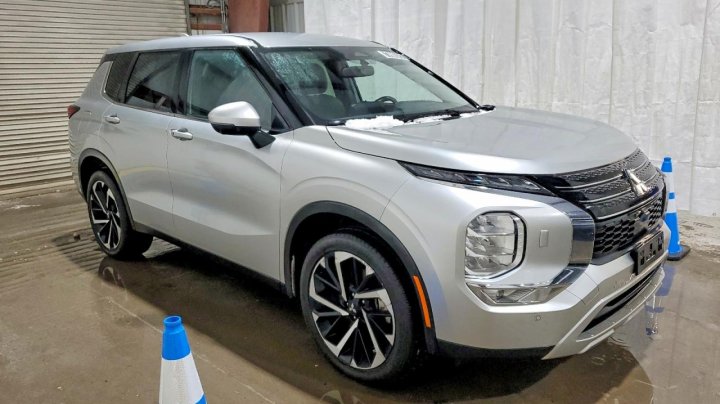 Mitsubishi Outlander  2024