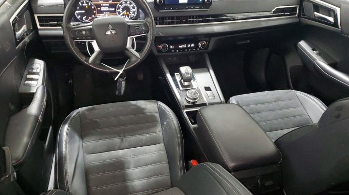 Mitsubishi Outlander  2024