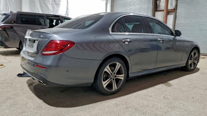 Mercedes-Benz E  2018