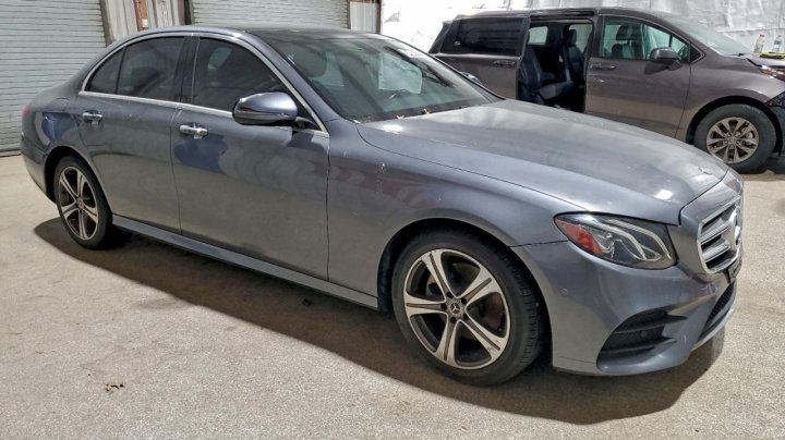 Mercedes-Benz E  2018