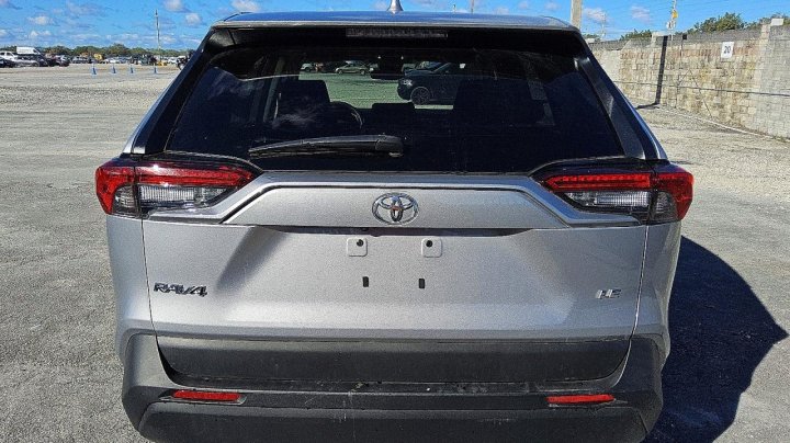 Toyota RAV4  2025