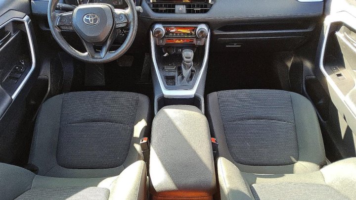 Toyota RAV4  2025