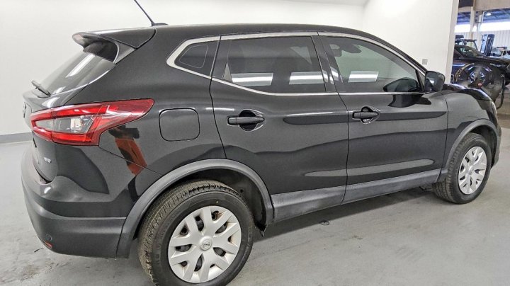 Nissan Rogue Sport  2020