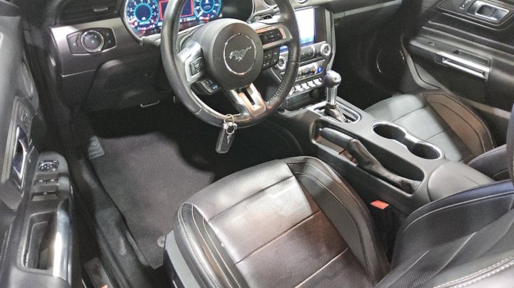 Ford MUSTANG  2021