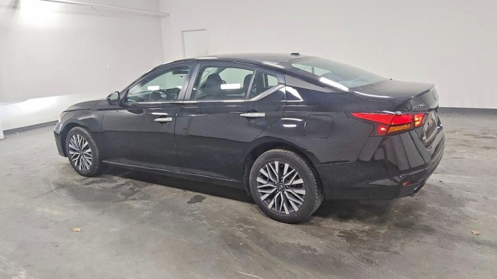 Nissan Altima  2023