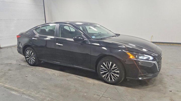 Nissan Altima  2023