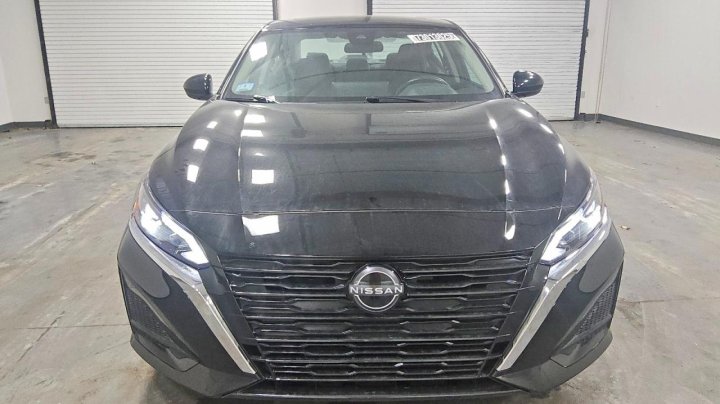 Nissan Altima  2023
