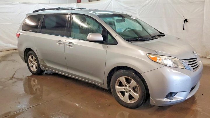 Toyota SIENNA  2016