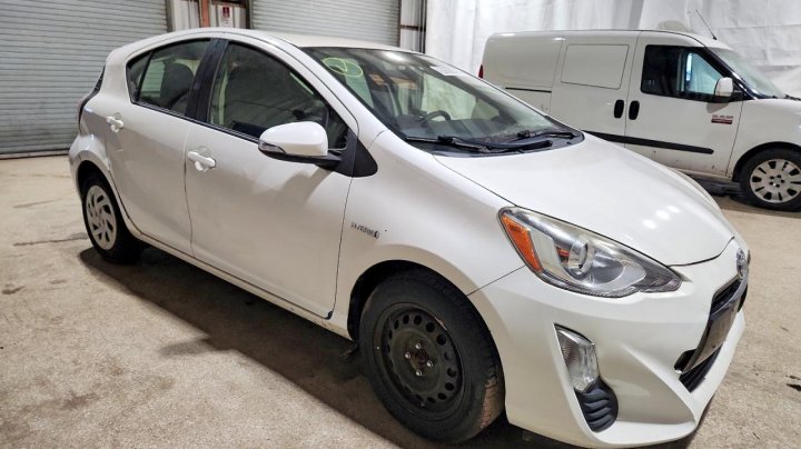 Toyota PRIUS C  2016