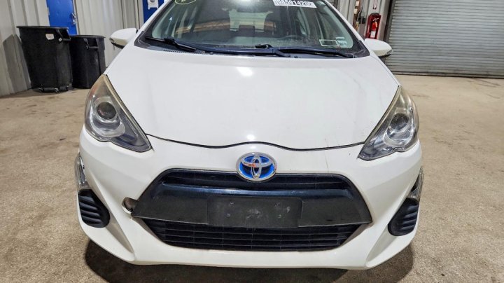 Toyota PRIUS C  2016
