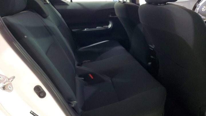 Toyota PRIUS C  2016
