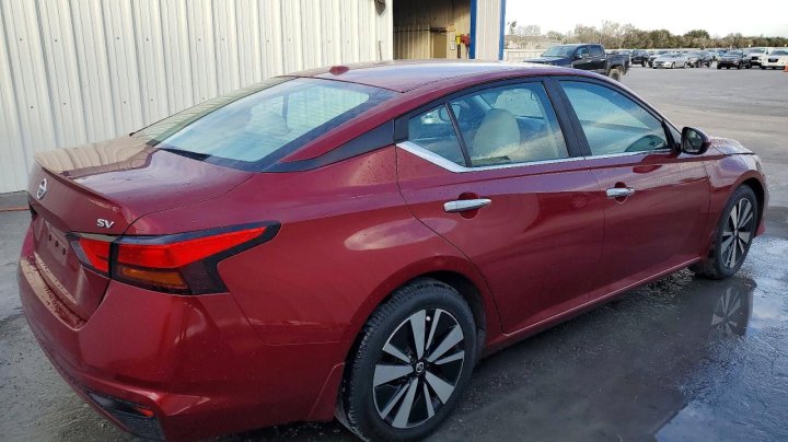 Nissan Altima  2021