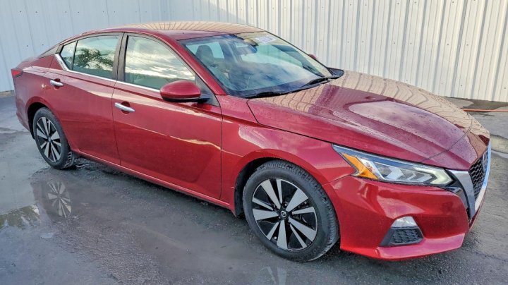 Nissan Altima  2021