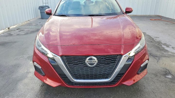 Nissan Altima  2021