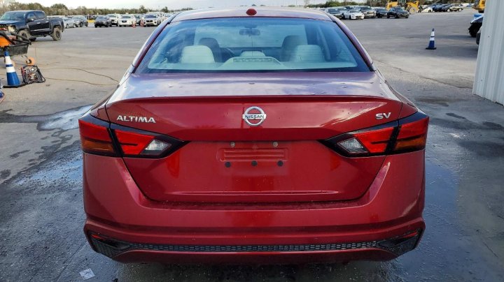 Nissan Altima  2021