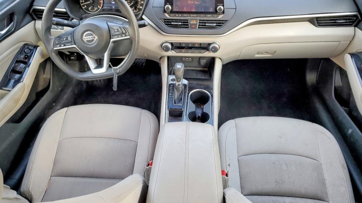 Nissan Altima  2021